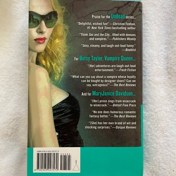 Undead and Unstable by MaryJanice Davidson (2012, Hardcover) Queen Betsy VG Cond - Picture 2 of 7